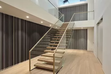 Cầu thang kính cường lực