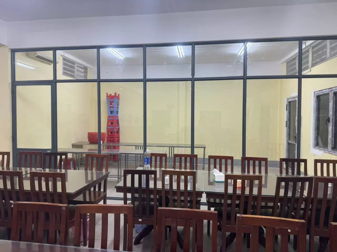 THI CÔNG VÁCH NGĂN